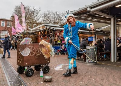 Straattheater met Kerstelf